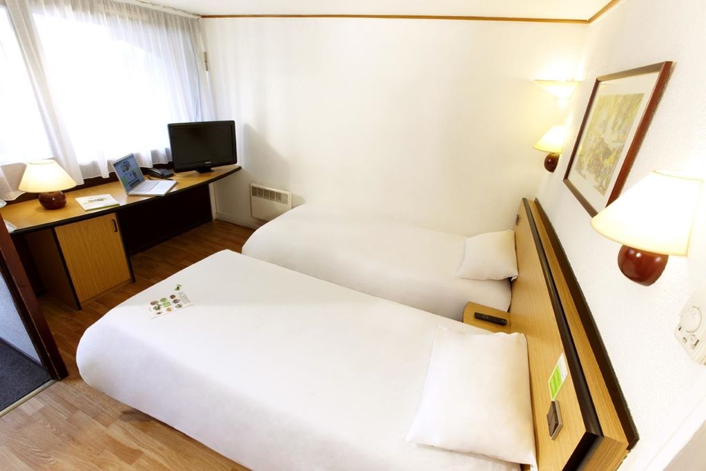 Kyriad Tarbes Bastillac Room photo